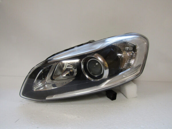 Koplamp Volvo XC60 1 I FACELIFT XENON 13-17 31395896 LINKS A269/D75
