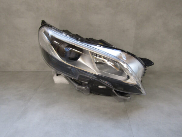 KOPLAMP PEUGEOT EXPERT III 3 XENON 16-23 RECHTS A552/B189