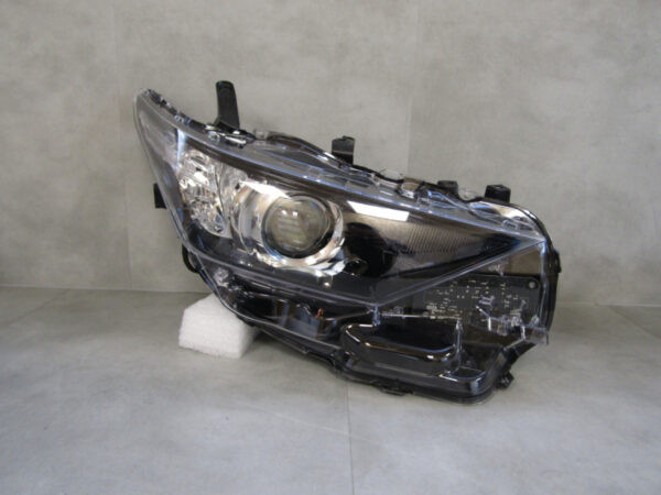 KOPLAMP TOYOTA AURIS 2 II FACELIFT 15-18 81110-02K30 RECHTS A1009/4K/14D