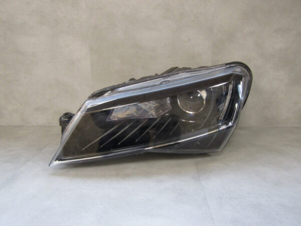 KOPLAMP SKODA SUPERB 3 III 3V1 XENON 15-19 3V1941015B LINKS A555/B90
