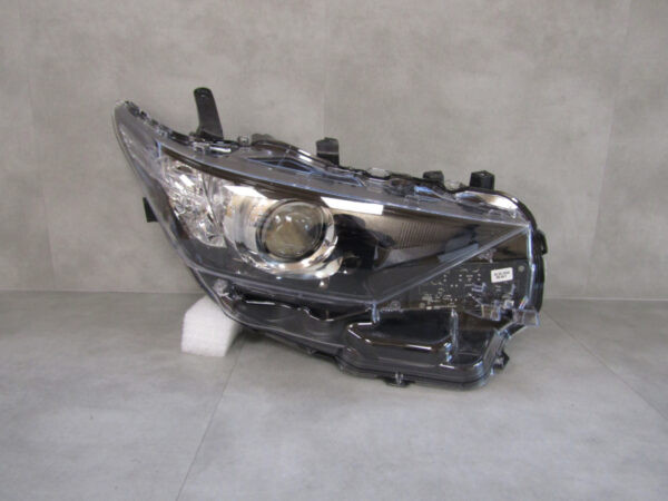 KOPLAMP TOYOTA AURIS 2 II Facelift NORMALE LENS 15-18 RH 81110-02K30 A898/C148