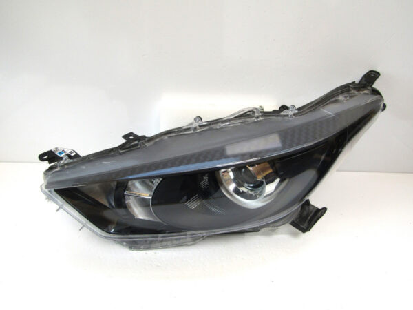 KOPLAMP TOYOTA YARIS 4 IV HALOGEEN 20- MAZDA 2 22- LINKS K34/C4