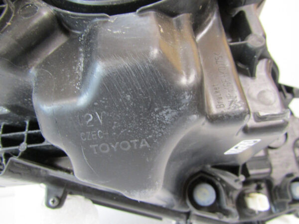 KOPLAMP TOYOTA YARIS 4 IV HALOGEEN 20- MAZDA 2 22- LINKS K34/C4
