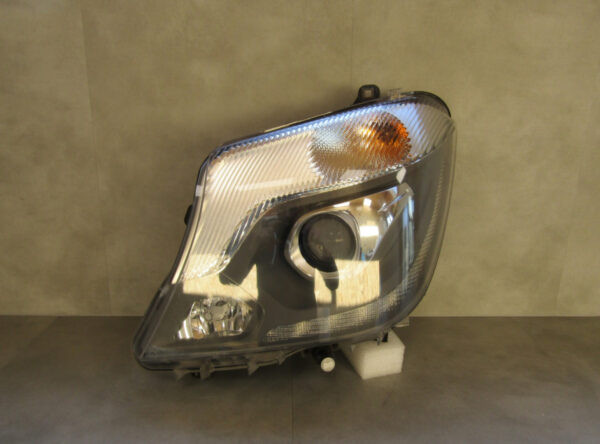 Koplamp Mercedes Sprinter W906 FACELIFT Xenon Compleet 13-18 A9068206200 LINKS S221