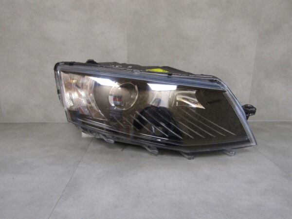 KOPLAMP SKODA OCTAVIA 3 III XENON 12-16 5E1941016B Rechts A943/7D