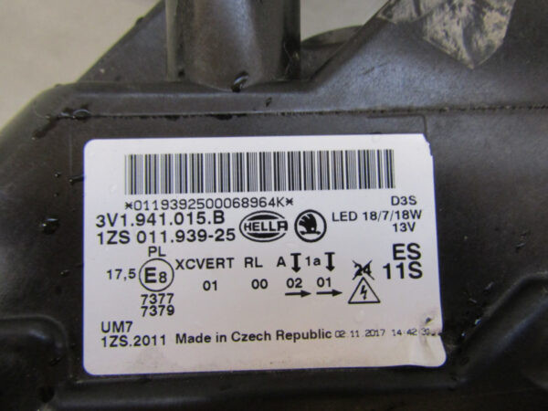KOPLAMP SKODA SUPERB 3 XENON 15-19 3V1941015B Links S665/C1
