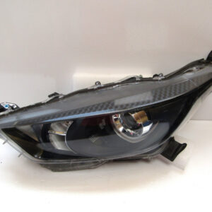 KOPLAMP TOYOTA YARIS 4 IV 20- / MAZDA 2 22- LINKS K22/A22