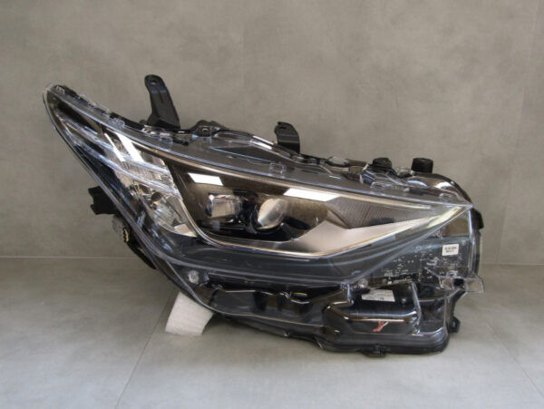 KOPLAMP TOYOTA AURIS 2 II LED Facelift 15-18 Rechts 81110-02K60 S768/F165
