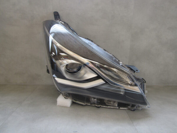 KOPLAMP TOYOTA YARIS 3 III Facelift Halogeen 17-20 Rechts A878/C177
