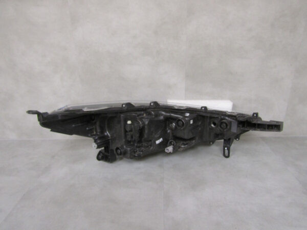 KOPLAMP TOYOTA COROLLA CROSS LED 20- LINKS A437/C126