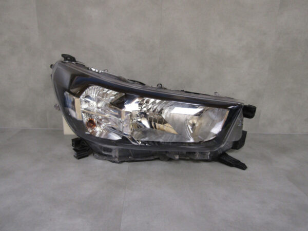 Koplamp Toyota Hilux 8 VIII FACELIFT 20- RECHTS S85/D156