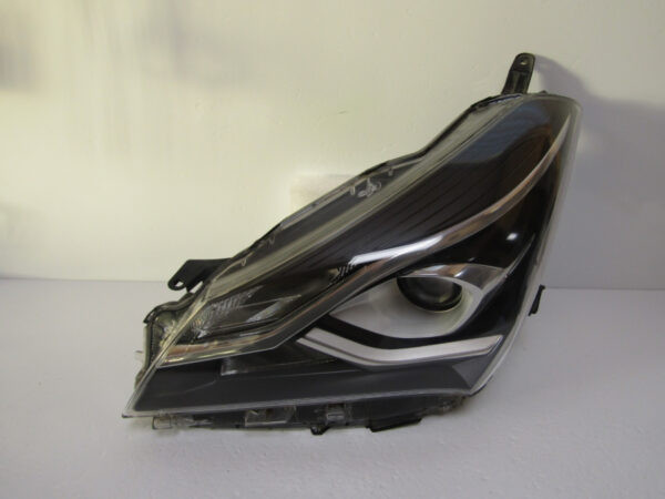 KOPLAMP TOYOTA YARIS 3 III FACELIFT LENS 17-20 LINKS A51/D11