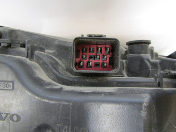 KOPLAMP VOLVO V70 III XC70 II XENON 07-13 31353532 LINKS K97/E27