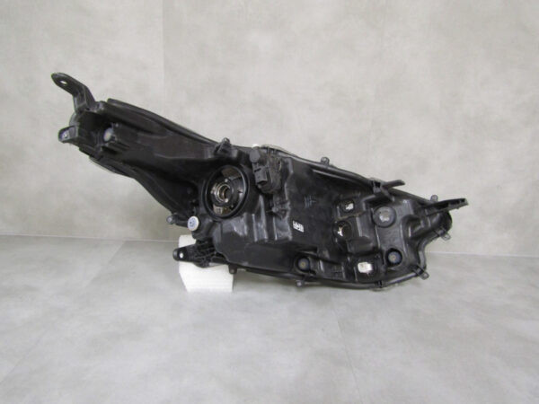 KOPLAMP TOYOTA YARIS 4 IV 20- / MAZDA 2 22- LINKS S74/F111