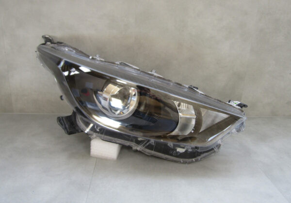 KOPLAMP TOYOTA YARIS 4 IV 20- MAZDA 2 22- RECHTS S337/D102