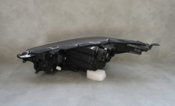 KOPLAMP TOYOTA YARIS 4 IV 20- MAZDA 2 22- RECHTS S337/D102