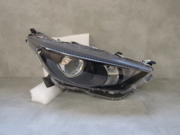 KOPLAMP TOYOTA YARIS 4 IV 20- / MAZDA 2 22- RECHTS A421/D92