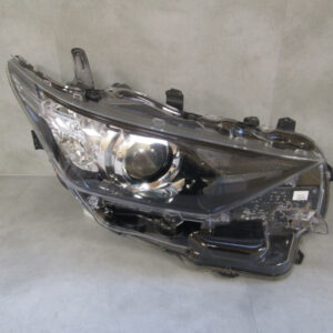 Koplamp Toyota Auris 2 II FACELIFT 15-18 81130-02K30 RECHTS Q367/F158