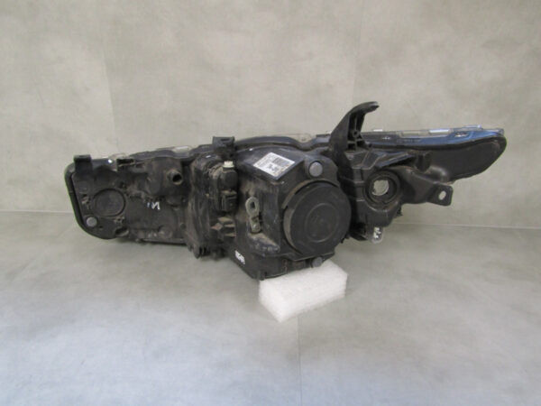 Koplamp Toyota Auris 2 II FACELIFT 15-18 81130-02K30 RECHTS Q367/F158