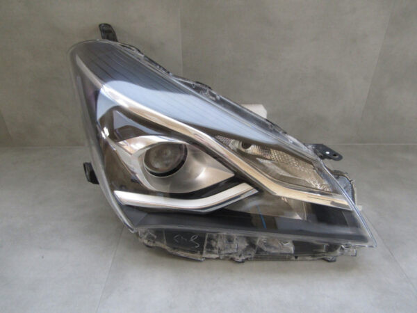 KOPLAMP Toyota Yaris 3 III FACELIFT 17-20 RECHTS Q458/D182