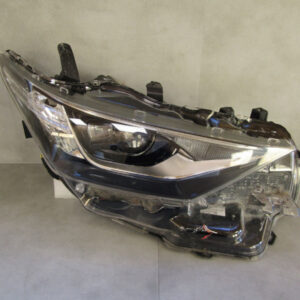 Koplamp Toyota Auris 2 II FACELIFT LED 15-18 81110-02K60 RECHTS Q304/B123