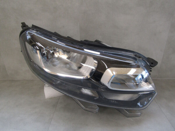 Koplamp Citroen Jumpy 3 16-23 Vivaro 19-23 9808567680 Links  Q696/K5/2B