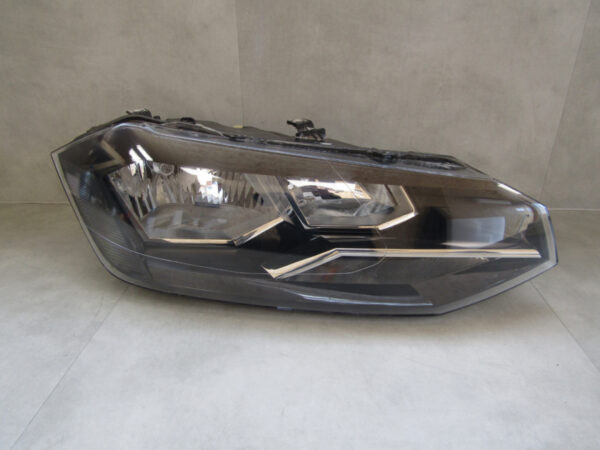 Koplamp Volkswagen Polo 2G Halogeen 17-20 2G1941006 Rechts Q685/C84
