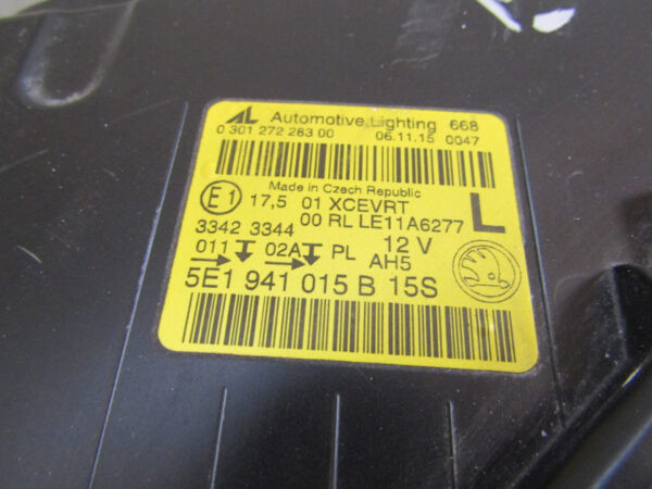 Koplamp Skoda Octavia 3 5E XENON 12-16 5E1941015B Links Q703/K5 3D