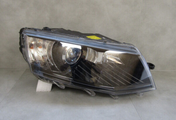 KOPLAMP SKODA OCTAVIA 3 III XENON 12-16 5E1941016B Rechts S655/B48