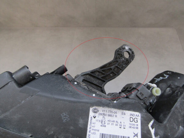 Koplamp Renault Kadjar LED 15-18 26060 9857R LINKS Q477/D174