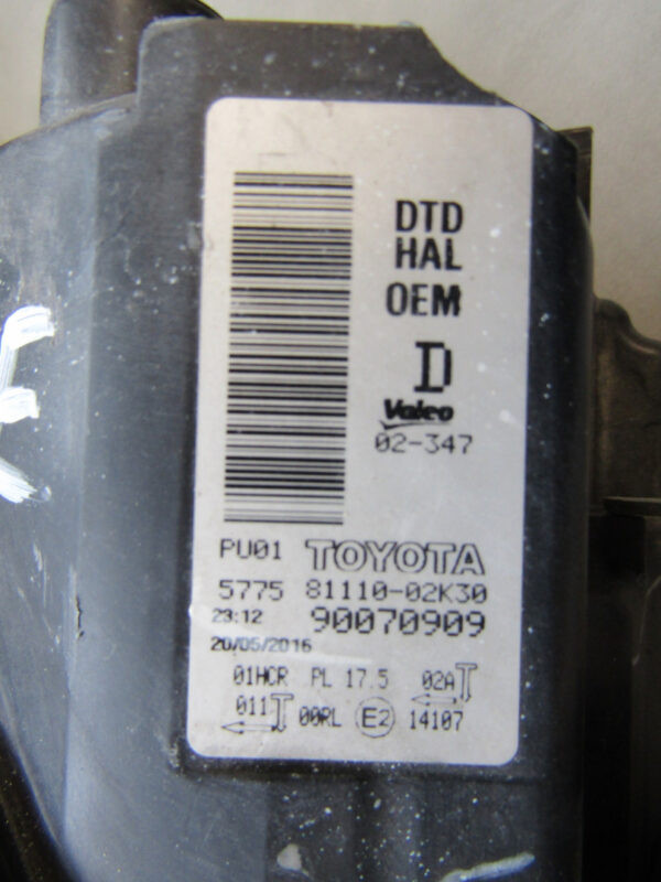 Koplamp Toyota Auris 2 II FACELIFT 15-18 81110-02K30 RECHTS S201/A105