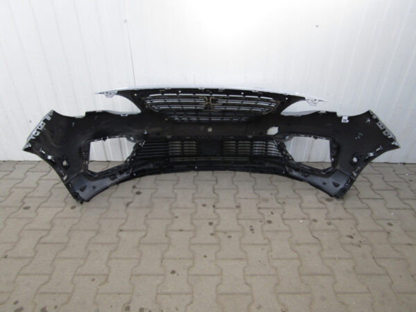Bumper  Peugeot 5008 II 16-20  9816497877   Voorbumper  MK3349