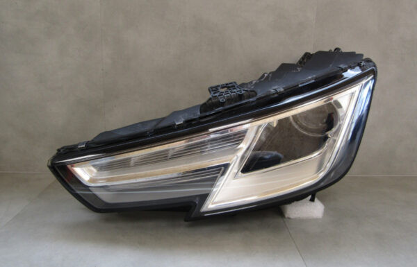 Koplamp Audi A4 B9 Xenon 15-19 8W0941005 LINKS S972/4k/6D