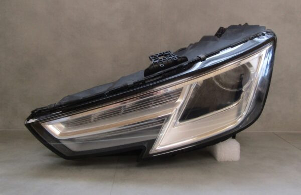 Koplamp Audi A4 B9 Xenon 15-19 8W0941005 LINKS S1029/F110