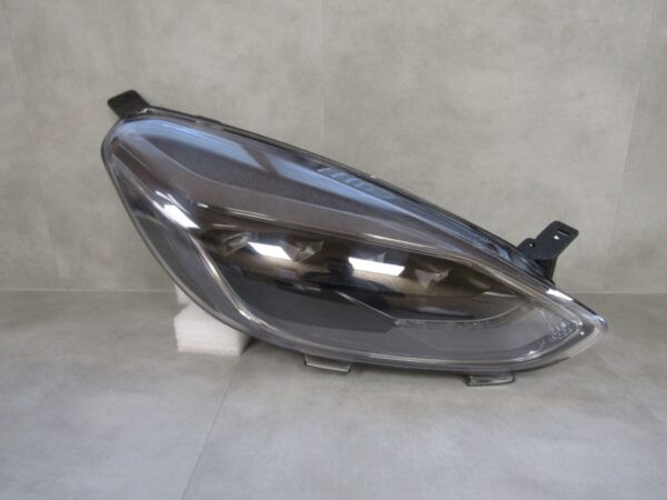 KOPLAMP FORD FIESTA MK8 MK 8 LED ZWART 17-21 RECHTS A1101/4K/13F