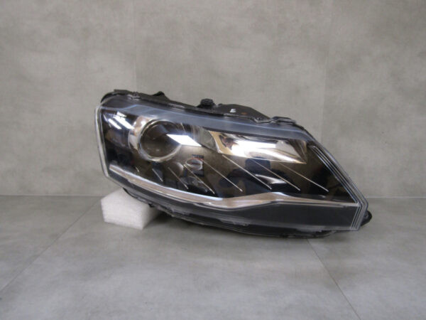 KOPLAMP SKODA RAPID 5JB FACELIFT XENON 16-19 5JB941016C RECHTS A1043/4K/13E