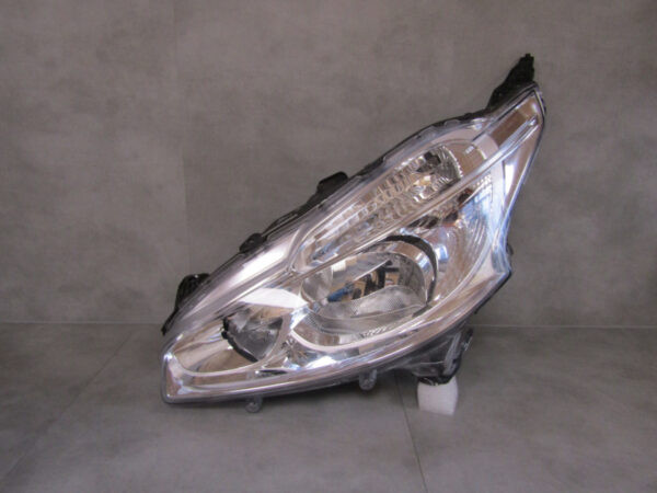 KOPLAMP PEUGEOT 208 I STANDAARD 12-15 9802221880 LINKS A992/4K/5D