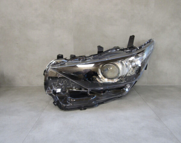 KOPLAMP TOYOTA AURIS 2 II FACELIFT NORMALE LENS 15-18 81150-02K30 LINKS A1052/F61