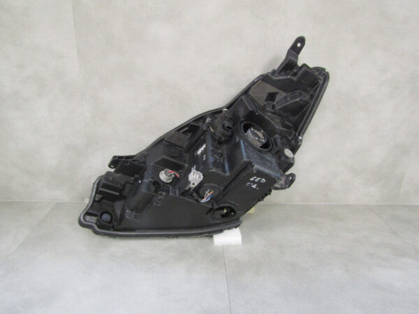 KOPLAMP TOYOTA YARIS 3 III FACELIFT NORMALE LENS + LED 17-20 RECHTS S930/4K/14G