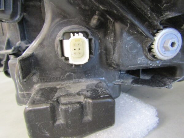 KOPLAMP TOYOTA YARIS IV 4 LED RECHTS RECHTS MAZDA 2 20- S1084/K4/9A