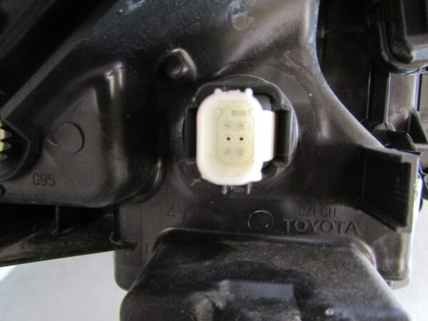 KOPLAMP TOYOTA YARIS IV 4 MAZDA 2 LED LH LINKS 20- A1157/4K/10B
