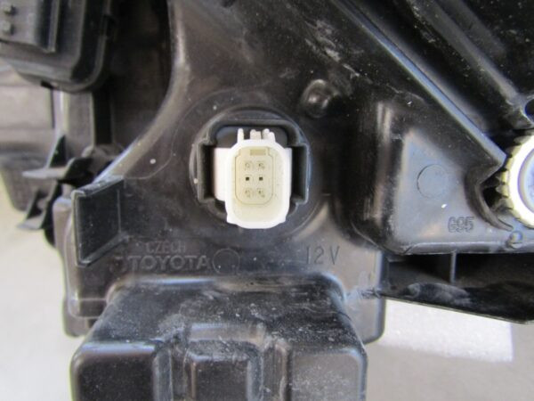 KOPLAMP TOYOTA YARIS IV 4 LED RECHTS MAZDA 2 20- A1164/4K/9G