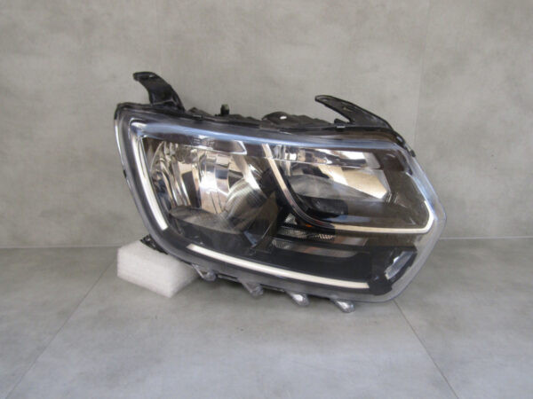 Koplamp DACIA DUSTER 2 II Standaard met LED 17-21 260101133R RECHTS A1047/E107