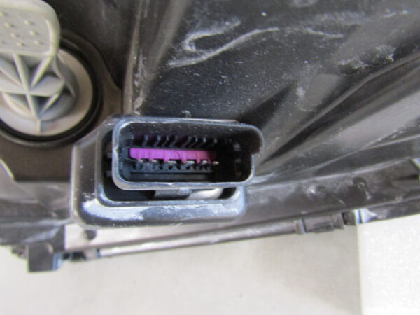 Koplamp DACIA DUSTER 2 II Standaard met LED 17-21 260101133R RECHTS A1047/E107