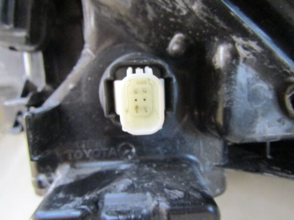 KOPLAMP TOYOTA YARIS IV 4 LED RECHTS MAZDA 2 20- A1166/4K/15E