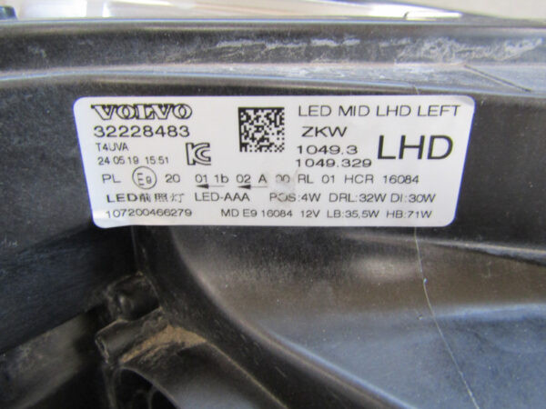 Koplamp Volvo V40 2 II FACELIFT MID LED 16-19 32228483 LINKS Q917/E180