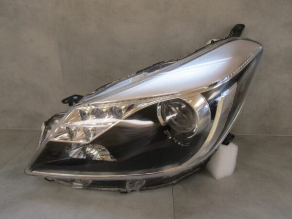 KOPLAMP Toyota Yaris 3 III HYBRID REGULAR + LENS LED 12-14 LINKS Q995/K4 7B