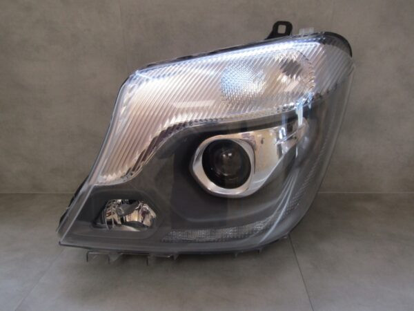 Koplamp Mercedes Sprinter W906 FACELIFT XENON 13-18 A9068206200 LINKS Q982/K4 6G