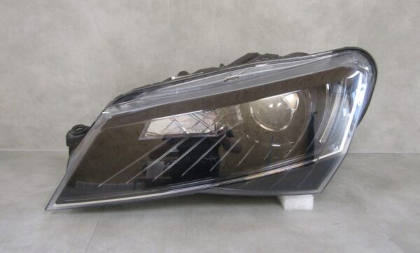 KOPLAMP SKODA SUPERB 3 III XENON 15-19 LH LINKS 3V1941015B S1099/B71
