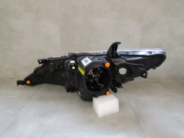 Koplamp Toyota Auris 2 II XENON 12-15 81130 02E40 RECHTS Q904/E191